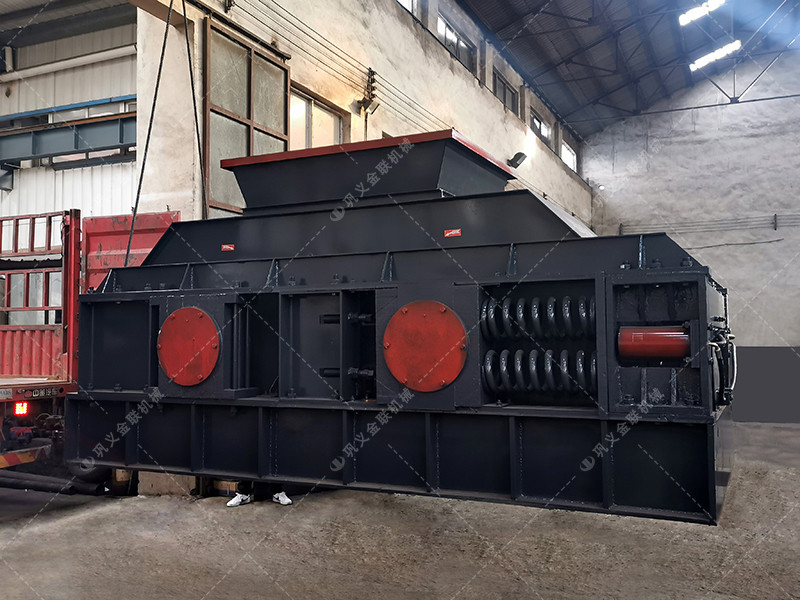 1500x1000大型液壓對輥破碎設(shè)備發(fā)貨圖片