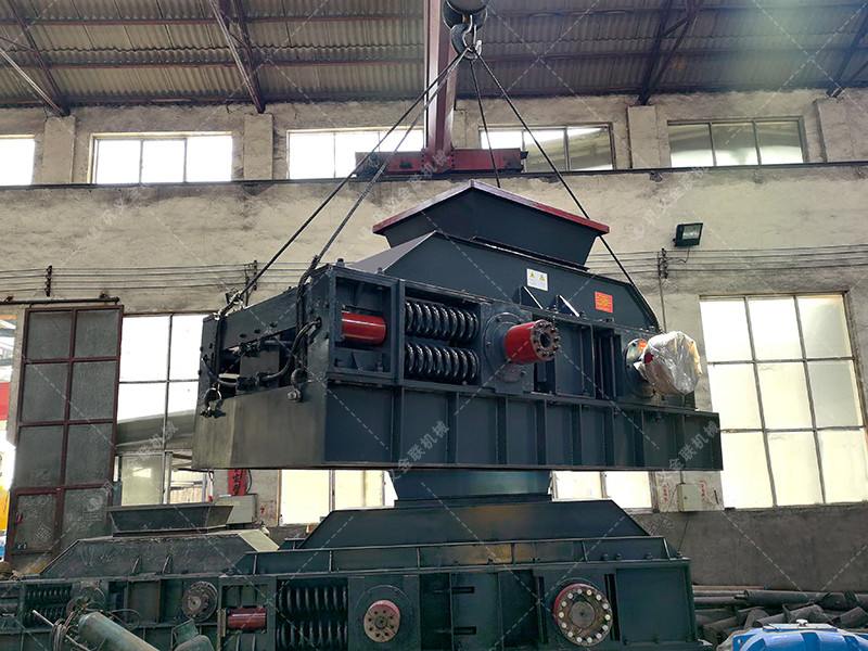 大型對輥制砂機(jī) 1208型制砂機(jī)發(fā)往內(nèi)蒙古