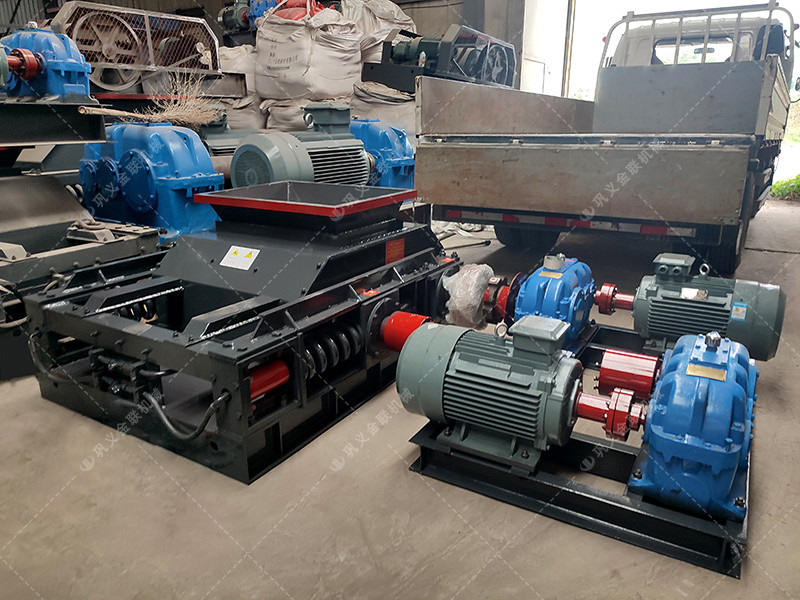 2PGC900X900大型雙齒輥破碎機發往內蒙古赤峰破碎煤