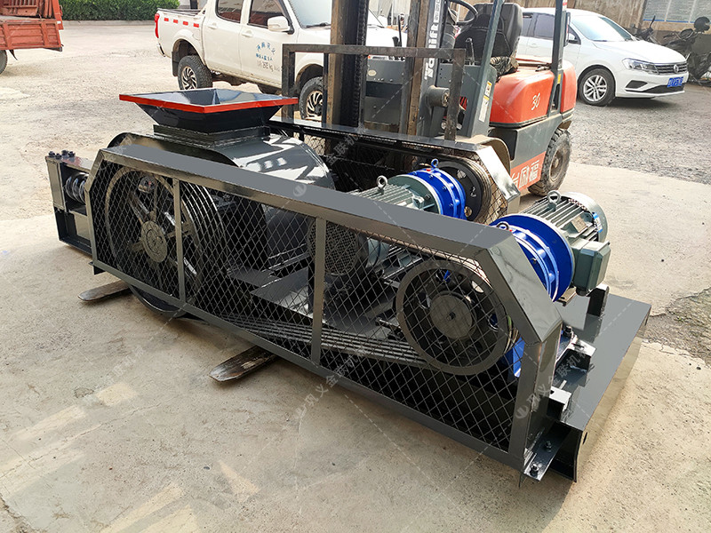 2PG400x400小型對輥破碎機(jī)發(fā)往福建泉州破碎瓜子石
