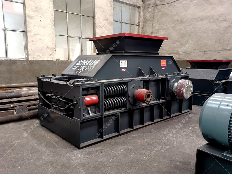 2PG1200X800對輥破碎機(jī)發(fā)往新疆喀什石英石制沙